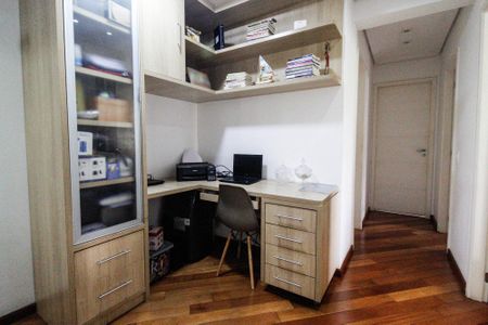Apartamento à venda com 145m², 4 quartos e 2 vagas Apartamento à venda com 145m², 4 quartos e 2 vagasEscritório