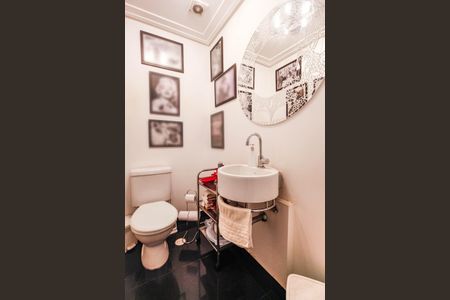 Apartamento à venda com 145m², 4 quartos e 2 vagas Apartamento à venda com 145m², 4 quartos e 2 vagasLavabo