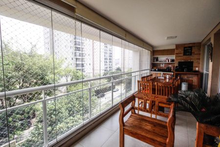 Apartamento à venda com 145m², 4 quartos e 2 vagas Apartamento à venda com 145m², 4 quartos e 2 vagasVaranda gourmet