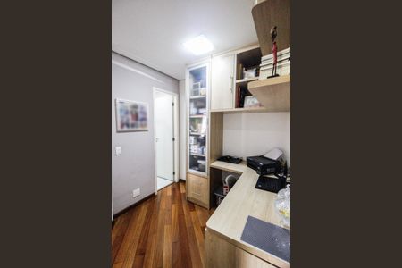 Apartamento à venda com 145m², 4 quartos e 2 vagas Apartamento à venda com 145m², 4 quartos e 2 vagasEscritório