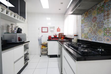 Apartamento à venda com 145m², 4 quartos e 2 vagas Apartamento à venda com 145m², 4 quartos e 2 vagasCozinha
