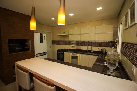 Casa à venda com 400m², 4 quartos e 5 vagas Casa à venda com 400m², 4 quartos e 5 vagasCozinha