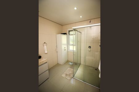 Casa à venda com 400m², 4 quartos e 5 vagas Casa à venda com 400m², 4 quartos e 5 vagasBanheiro da Suíte 1