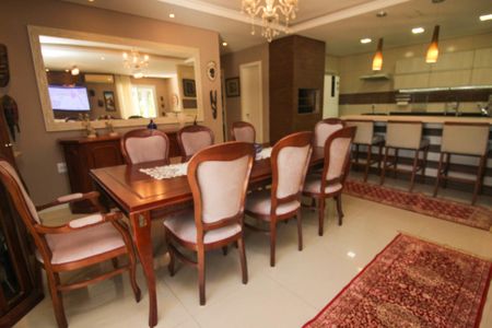 Casa à venda com 400m², 4 quartos e 5 vagas Casa à venda com 400m², 4 quartos e 5 vagasSala de Jantar