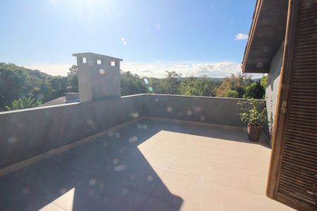 Casa à venda com 400m², 4 quartos e 5 vagas Casa à venda com 400m², 4 quartos e 5 vagasTerraço