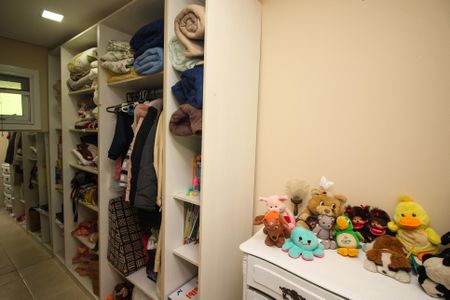 Casa à venda com 400m², 4 quartos e 5 vagas Casa à venda com 400m², 4 quartos e 5 vagasCloset da suíte 2