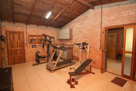 Casa à venda com 400m², 4 quartos e 5 vagas Casa à venda com 400m², 4 quartos e 5 vagasAcademia