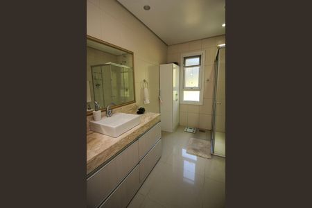 Casa à venda com 400m², 4 quartos e 5 vagas Casa à venda com 400m², 4 quartos e 5 vagasBanheiro da Suíte 1