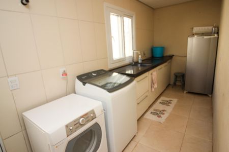 Casa à venda com 400m², 4 quartos e 5 vagas Casa à venda com 400m², 4 quartos e 5 vagasÁrea de Serviço