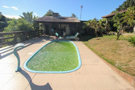 Casa à venda com 400m², 4 quartos e 5 vagas Casa à venda com 400m², 4 quartos e 5 vagasPiscina