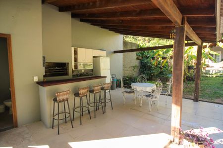 Casa à venda com 400m², 4 quartos e 5 vagas Casa à venda com 400m², 4 quartos e 5 vagasVaranda gourmet