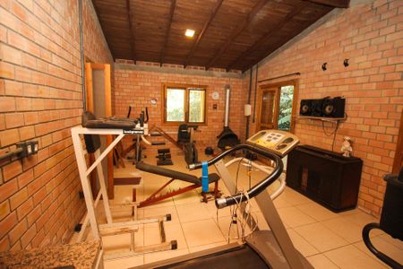 Casa à venda com 400m², 4 quartos e 5 vagas Casa à venda com 400m², 4 quartos e 5 vagasAcademia