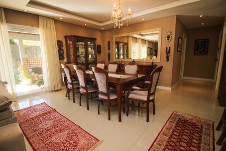 Casa à venda com 400m², 4 quartos e 5 vagas Casa à venda com 400m², 4 quartos e 5 vagasSala de Jantar