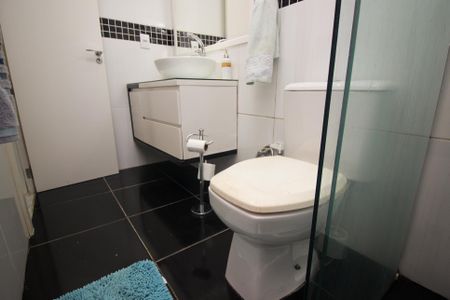 Casa à venda com 400m², 4 quartos e 5 vagas Casa à venda com 400m², 4 quartos e 5 vagasBanheiro da Suíte 2