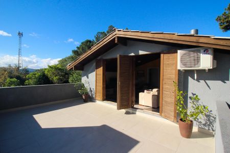 Casa à venda com 400m², 4 quartos e 5 vagas Casa à venda com 400m², 4 quartos e 5 vagasTerraço