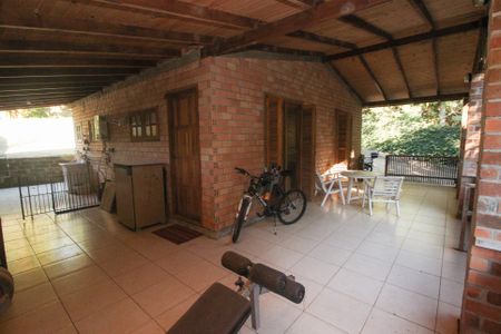 Casa à venda com 400m², 4 quartos e 5 vagas Casa à venda com 400m², 4 quartos e 5 vagasVaranda