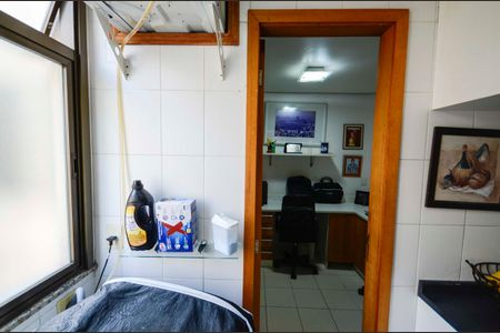 Apartamento para alugar com 168m², 3 quartos e 4 vagas Apartamento para alugar com 168m², 3 quartos e 4 vagasÁrea de Serviço