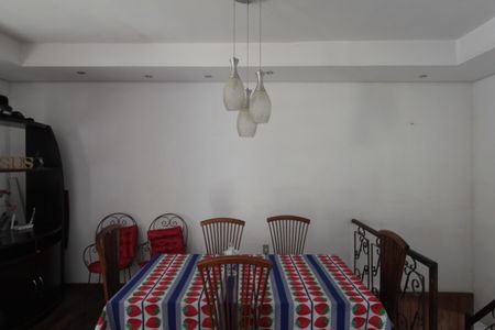 Casa à venda com 223m², 3 quartos e 4 vagasSala