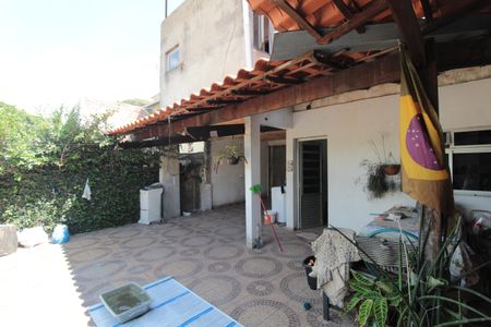 Casa à venda com 223m², 3 quartos e 4 vagasQuintal