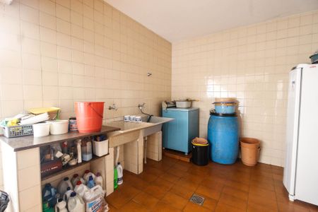 Casa à venda com 581m², 10 quartos e 5 vagas Casa à venda com 581m², 10 quartos e 5 vagasÁrea de serviço casa 2