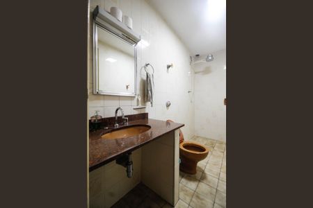 Casa à venda com 581m², 10 quartos e 5 vagas Casa à venda com 581m², 10 quartos e 5 vagasBanheiro de serviço casa 1