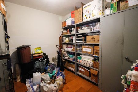 Casa à venda com 581m², 10 quartos e 5 vagas Casa à venda com 581m², 10 quartos e 5 vagasQuarto de serviço 2 casa 1