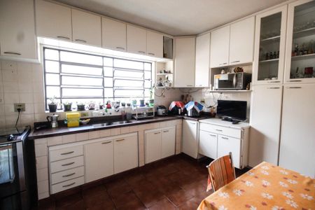 Casa à venda com 581m², 10 quartos e 5 vagas Casa à venda com 581m², 10 quartos e 5 vagasCozinha casa 4