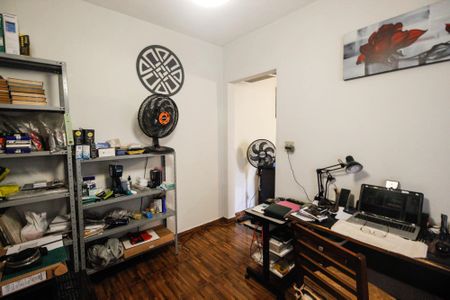 Casa à venda com 581m², 10 quartos e 5 vagas Casa à venda com 581m², 10 quartos e 5 vagasQuarto de serviço 2 casa 2