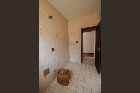 Casa à venda com 581m², 10 quartos e 5 vagas Casa à venda com 581m², 10 quartos e 5 vagasBanheiro casa 2