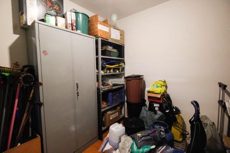 Casa à venda com 581m², 10 quartos e 5 vagas Casa à venda com 581m², 10 quartos e 5 vagasQuarto de serviço 2 casa 1