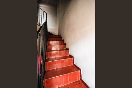 Casa à venda com 581m², 10 quartos e 5 vagas Casa à venda com 581m², 10 quartos e 5 vagasEscada casa 4