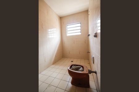 Casa à venda com 581m², 10 quartos e 5 vagas Casa à venda com 581m², 10 quartos e 5 vagasBanheiro casa 2