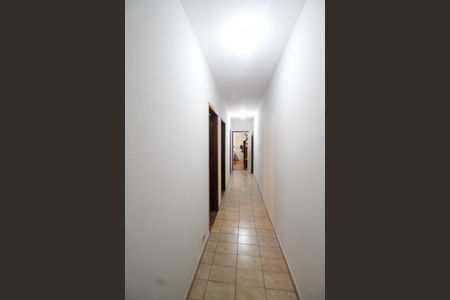 Casa à venda com 581m², 10 quartos e 5 vagas Casa à venda com 581m², 10 quartos e 5 vagasCorredor casa 1