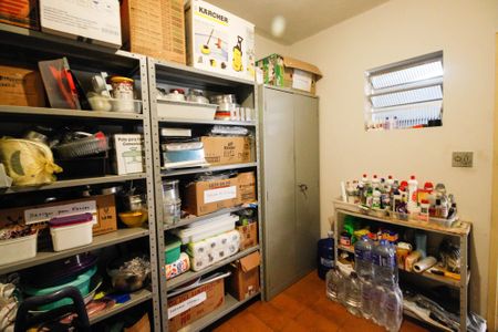 Casa à venda com 581m², 10 quartos e 5 vagas Casa à venda com 581m², 10 quartos e 5 vagasQuarto de serviço 2 casa 1