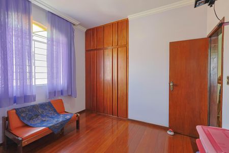 Casa à venda com 380m², 4 quartos e 4 vagas Casa à venda com 380m², 4 quartos e 4 vagasSuíte 1
