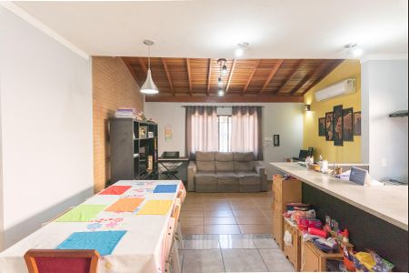 Casa à venda com 142m², 3 quartos e 2 vagas Casa à venda com 142m², 3 quartos e 2 vagasSala de Jantar