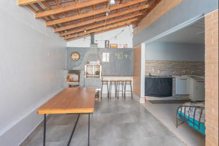 Casa à venda com 142m², 3 quartos e 2 vagas Casa à venda com 142m², 3 quartos e 2 vagasÁrea comum - Churrasqueira