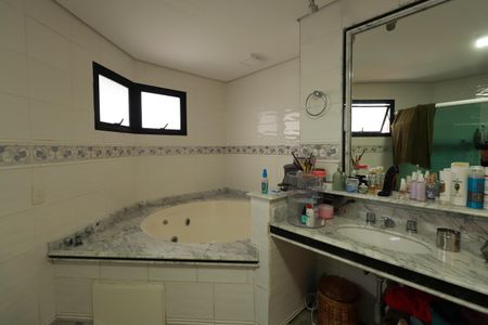 Apartamento à venda com 205m², 4 quartos e 2 vagasBanheiro da Suíte 2