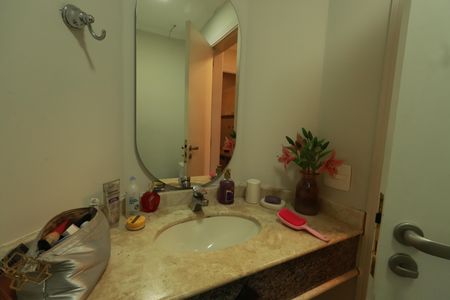 Apartamento à venda com 205m², 4 quartos e 2 vagasLavabo