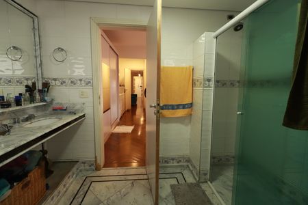 Apartamento à venda com 205m², 4 quartos e 2 vagasBanheiro da Suíte 2