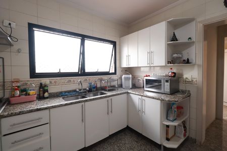 Apartamento à venda com 205m², 4 quartos e 2 vagasCozinha