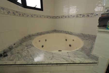 Apartamento à venda com 205m², 4 quartos e 2 vagasBanheiro da Suíte 2