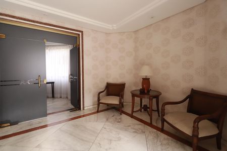 Apartamento à venda com 205m², 4 quartos e 2 vagasHall social