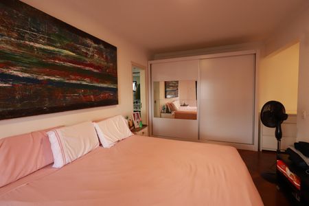 Apartamento à venda com 205m², 4 quartos e 2 vagasQuarto 2 - Suíte