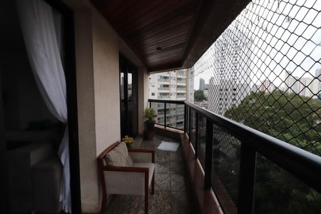 Apartamento à venda com 205m², 4 quartos e 2 vagasSacada