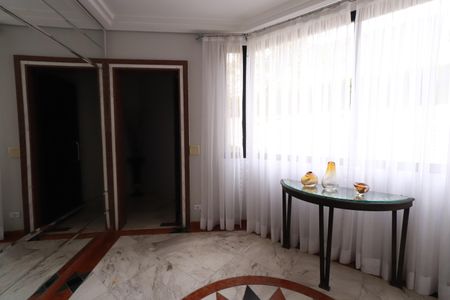 Apartamento à venda com 205m², 4 quartos e 2 vagasHall social