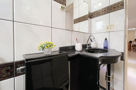 Apartamento à venda com 56m², 2 quartos e 1 vaga Apartamento à venda com 56m², 2 quartos e 1 vagaBanheiro Social