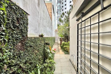 Casa à venda com 200m², 4 quartos e 2 vagas Casa à venda com 200m², 4 quartos e 2 vagasQuintal
