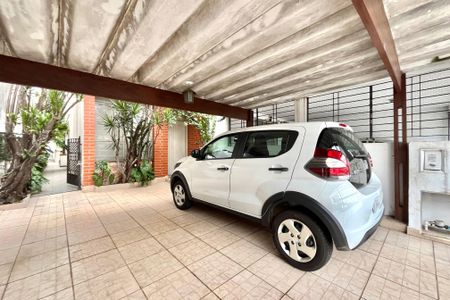 Casa à venda com 200m², 4 quartos e 2 vagas Casa à venda com 200m², 4 quartos e 2 vagasGaragem