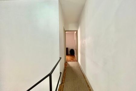 Casa à venda com 200m², 4 quartos e 2 vagas Casa à venda com 200m², 4 quartos e 2 vagasCorredor